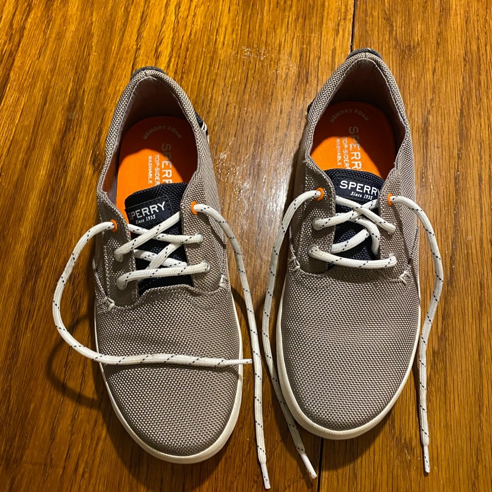 Boys Sperrys 4Y